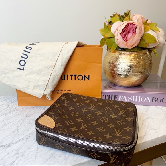 Louis Vuitton Handbags - Louis Vuitton Horizon Accessories Pouch